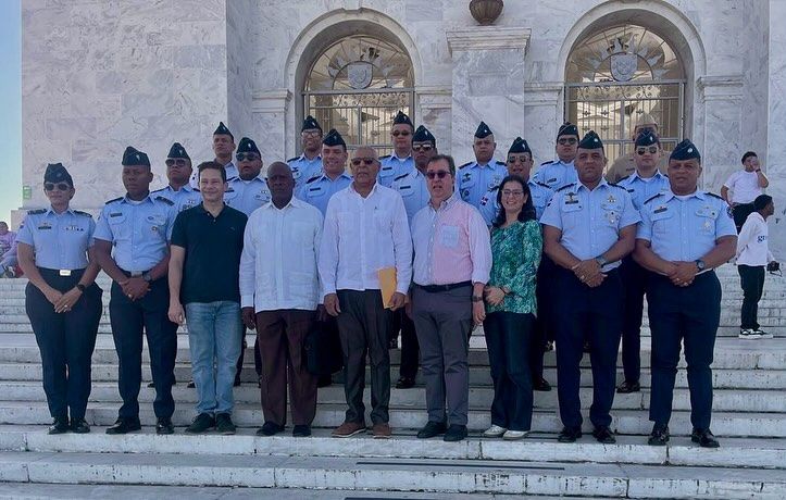 Santiago recibe a oficiales del Curso de Comando y Estado Mayor Aéreo de la FARD