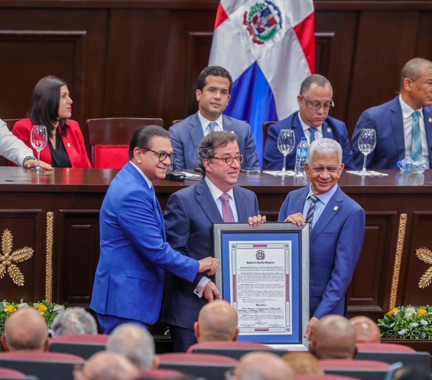 CDES recibe reconocimiento del Senado por más de 25 años de labor estratégica