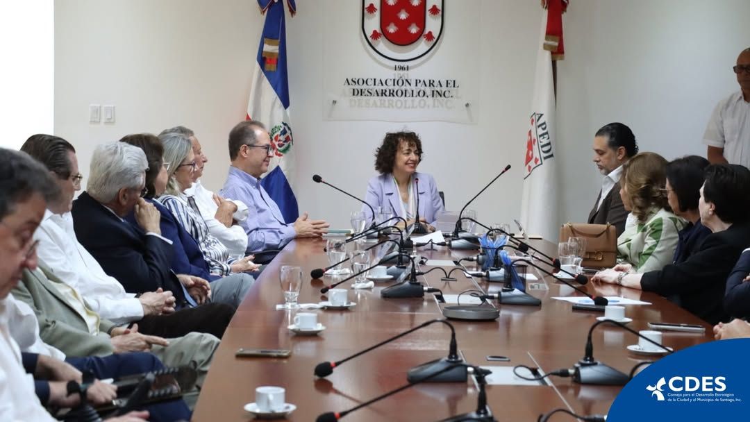CDES y Compromiso Santiago se reúnen con la Embajadora de España para explorar oportunidades de cooperación