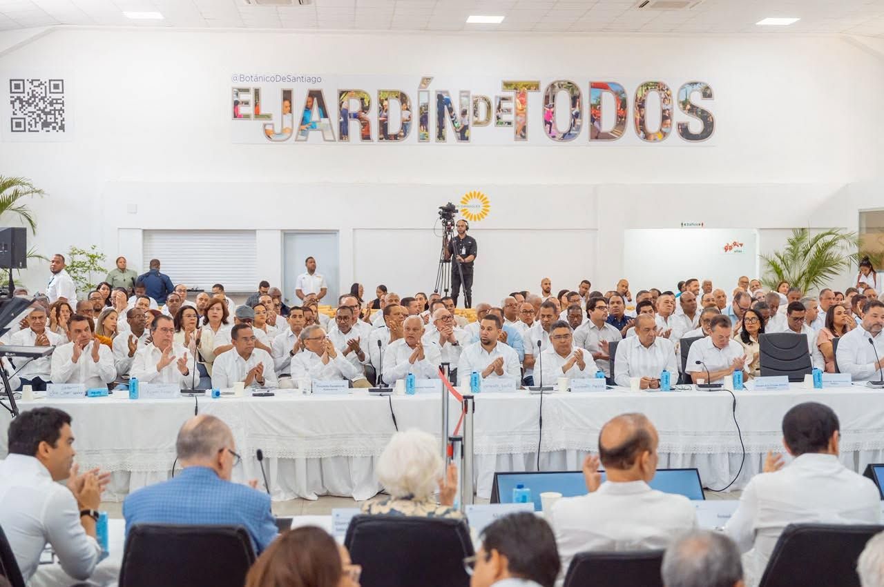 Compromiso Santiago presenta al Consejo de Gobierno una agenda de cinco 
prioridades estratégicas para impulsar el desarrollo de Santiago 