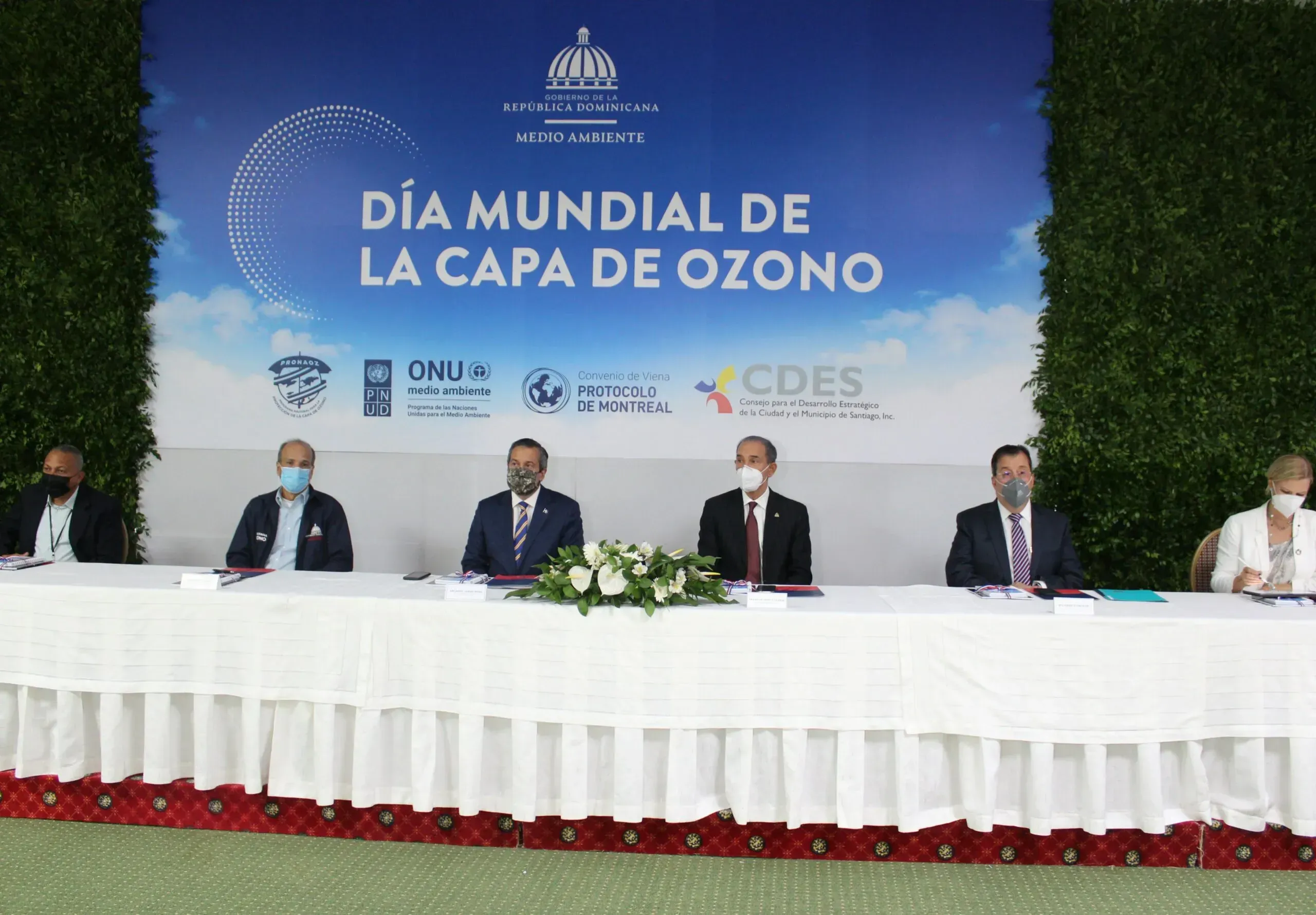 Medio Ambiente, PNUD y Consejo Desarrollo Santiago unen gestiones para eliminar gases contaminantes de capa de ozono
