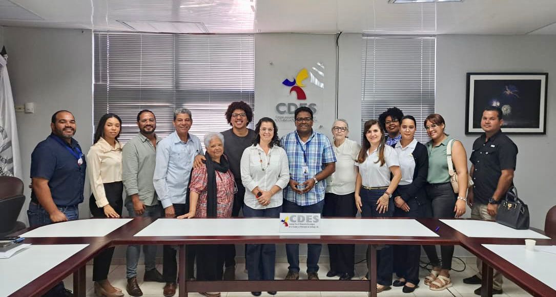Encuentro con la Sociedad Civil y la Defensoría del Pueblo en el CDES
